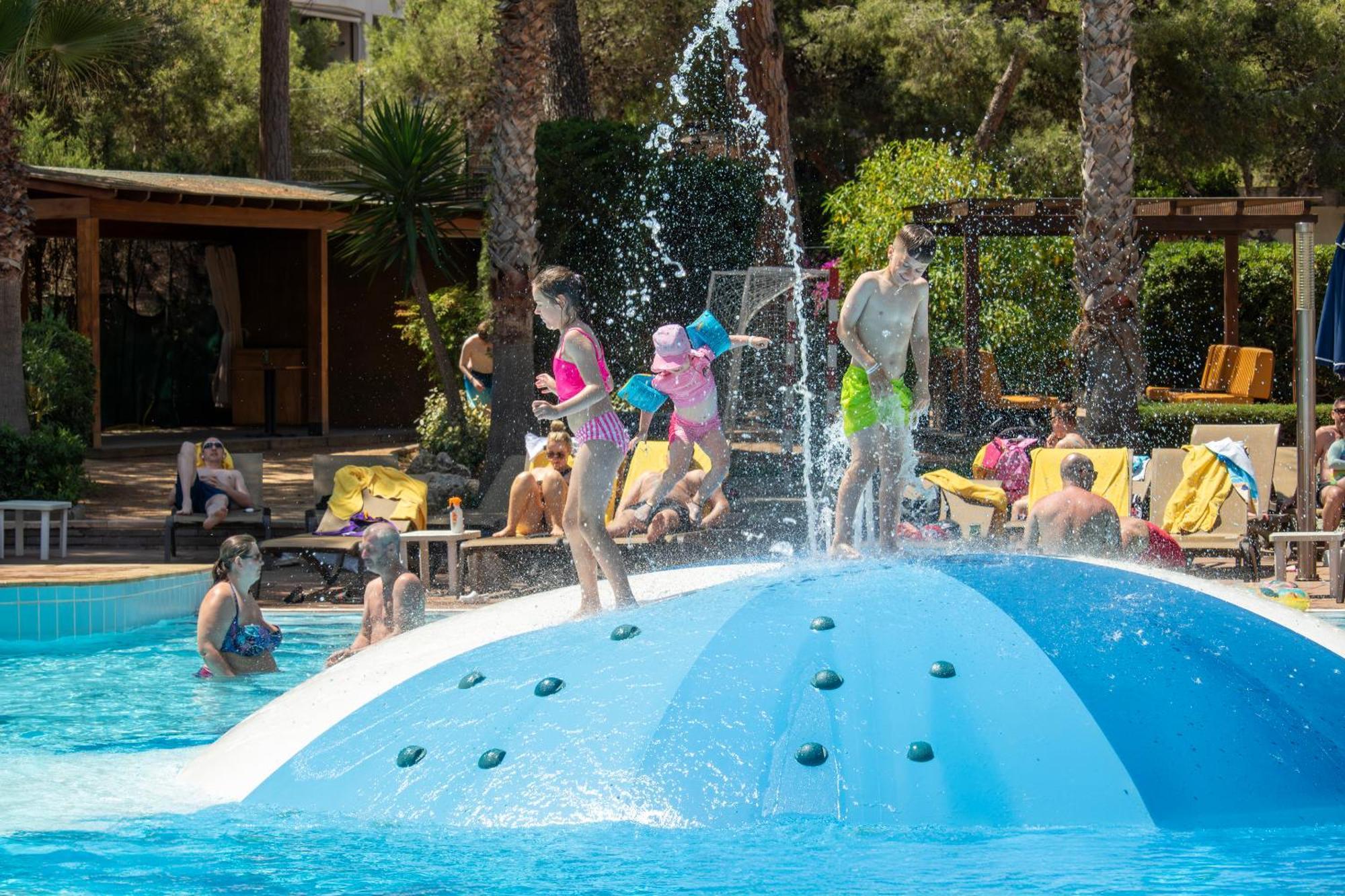 Golden Avenida Family Suites 4* サロウ エクステリア 写真